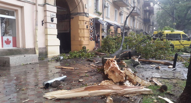 Синоптики предупреждают: циклон из Одессы движется вглубь Украины