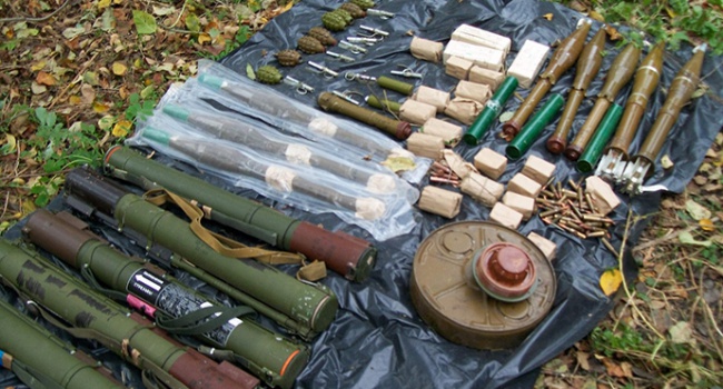 На Луганщині знайдено дві схованки зі зброєю - СБУ 