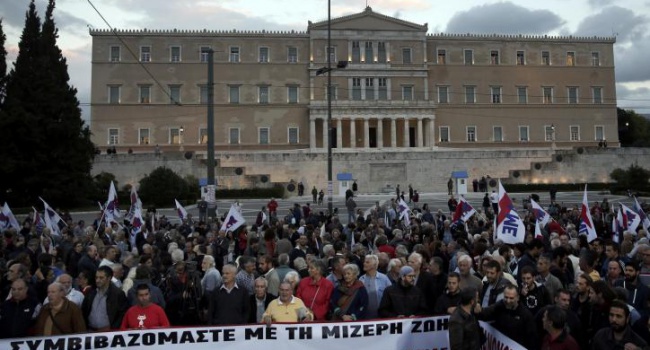 В Греции прошел семитысячный митинг против снижения зарплат и пенсий