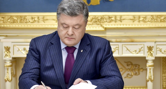 Порошенко підписав указ про застосування санкцій проти російських платіжних систем