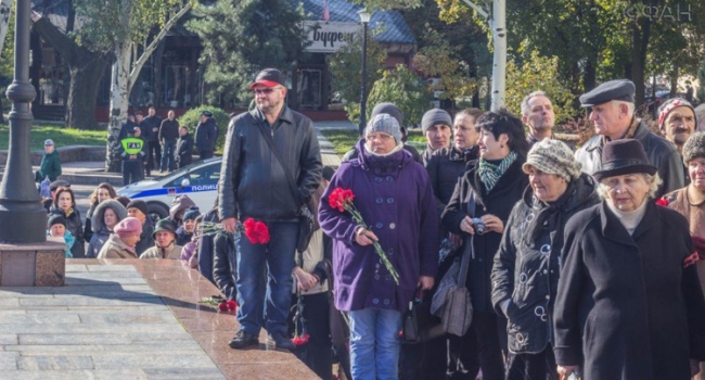 Карпенко: Кремль зігнав людей на поховання Мотороли, щоб показово залякати українців