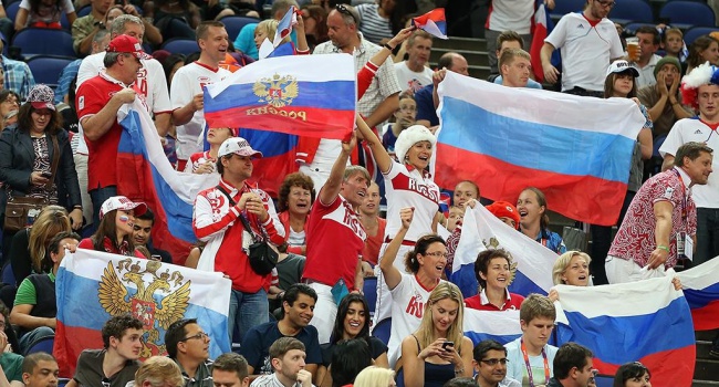 Россияне стали лучше относиться к европейцам, украинцам и американцам, - опрос