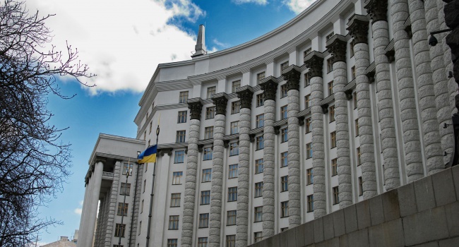 Кабмін поверне витрати сім'ям, які ще не встигли отримати субсидії Кабмін поверне витрати сім'ям, які ще не встигли отримати субсидії