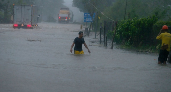 На Китай и Филиппины обрушился мощный тайфун