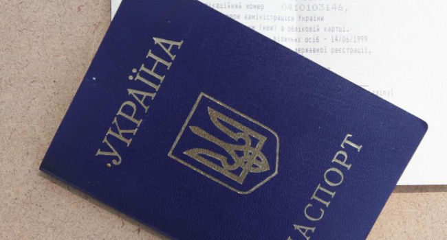 В Украине разрешат менять отчество в паспорте