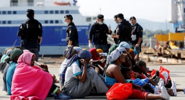 В Италию прибыли еще 2400 мигрантов