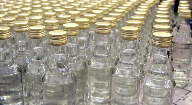 Поліція: Горілчаний завод на Харківщині виготовляв злоякісну горілку 