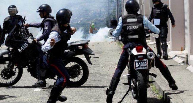 Оппозиция Венесуэлы требует импичмента Мадуро