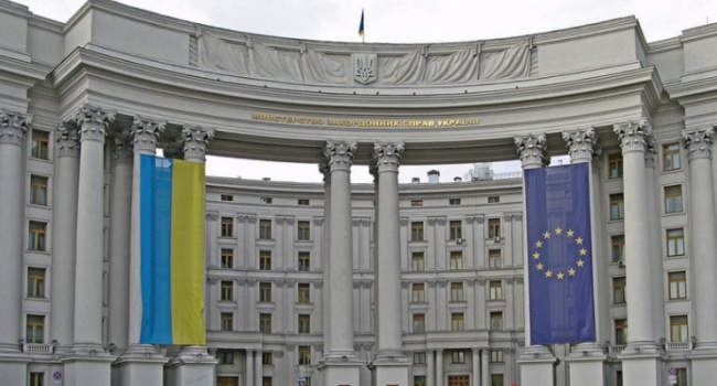МИД Украины выразило протест в связи с визитом Путина в оккупированный Крым МИД Украины выразило протест в связи с визитом Путина в оккупированный Крым