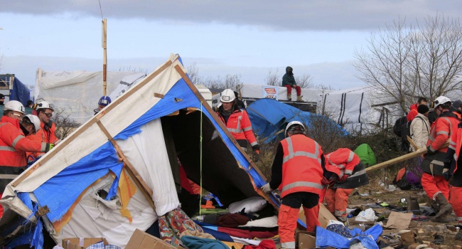 СМИ: в ликвидированном лагере беженцев в Кале остались десятки детей-сирот