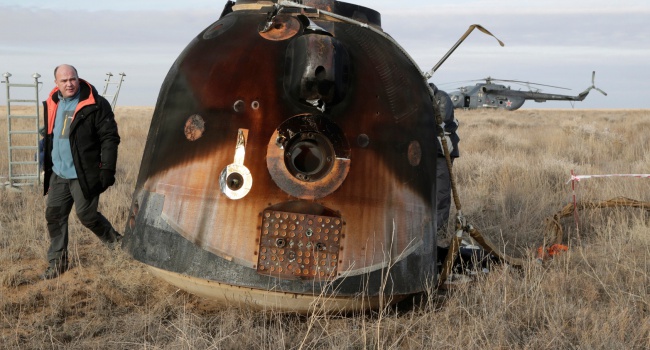 Спускаемый аппарат "Союз" вернулся на Землю после выполнения 115-дневной миссии
