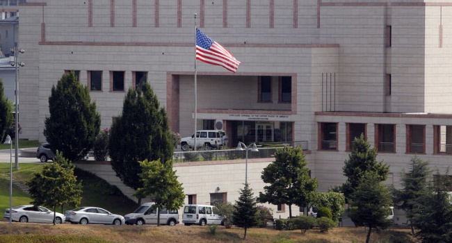Власти США приказали семьям дипломатов в Стамбуле покинуть Турцию