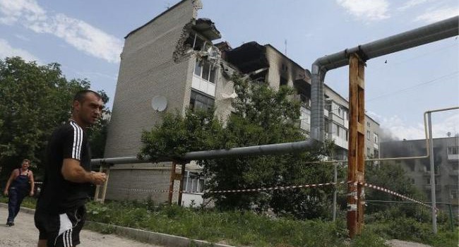 В Марьинке возобновили пять разрушенных домов, еще работы по восстановлению 18 еще ведутся - Жебривский 