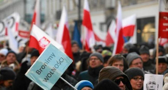 Правые активисты Польши протестуют против блокировки из аккаунтов Facebook 