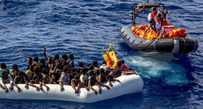 Италия приняла еще 2 200 мигрантов из стран Азии и Африки