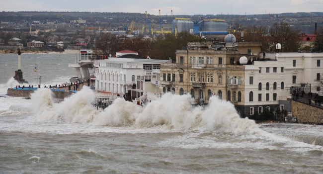 В Крыму предупредили о надвигающемся мощном шторме