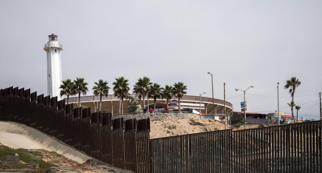 Однопартійці закликають Трампа не відгороджуватись від Мексики бетонною стіною