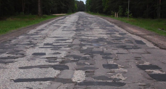 Названы украинские области, получившие максимальные суммы на ремонт дорог