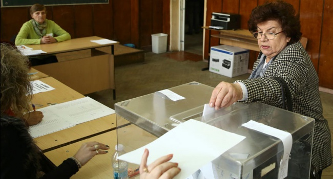 В Болгарии проходит второй тур выборов президента 