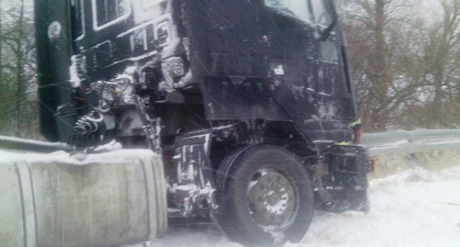 ДСНС: На Житомирщині з снігових заметів витягли десяток автомобілів 