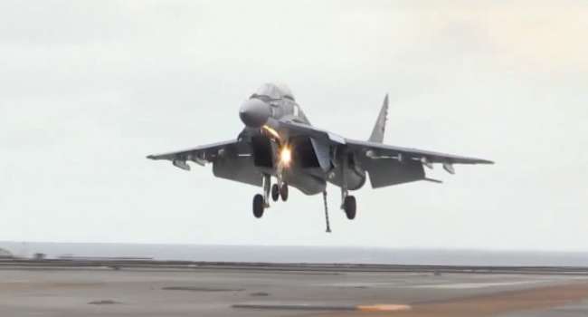 Социальные сети высмеивают "ныряющий российский Миг-29" в Средиземном море