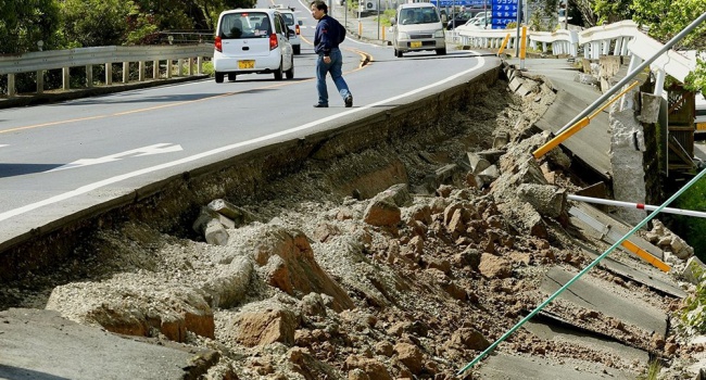 В Японии новое землетрясение и цунами
