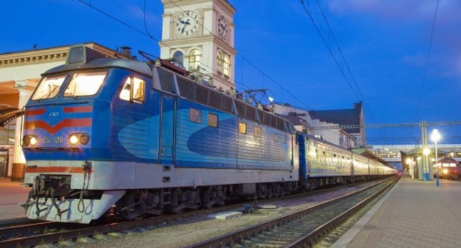 «Укрзализныця» просит Кабмин повысить тарифы на пассажирские перевозки на 35%