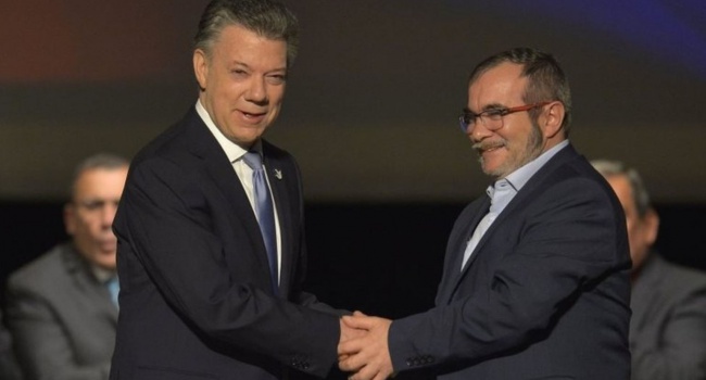Власти Колумбии подписали пересмотренное мирное соглашение с повстанцами