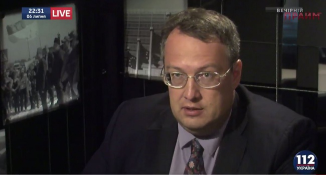 Антон Геращенко: Решение провести допрос Януковича принималось под давлением Москвы Антон Геращенко: Решение провести допрос Януковича принималось под давлением Москвы