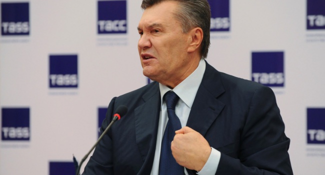 Блогер: Янукович косил под дурака и выкопал себе яму
