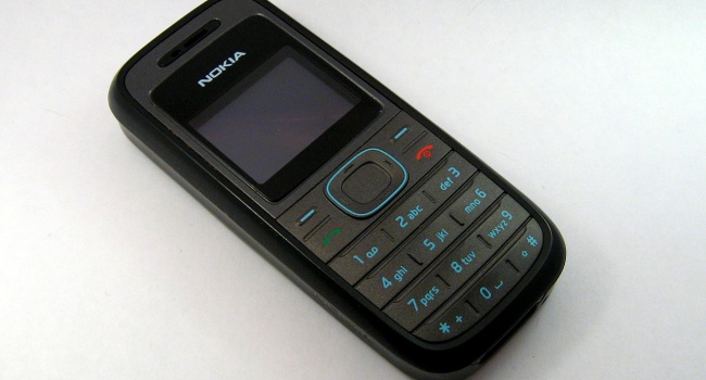 Nokia выпускает первый смартфон 
