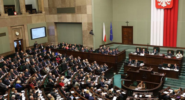 Евросоюз раскритиковал ограничение свободы собраний в Польше