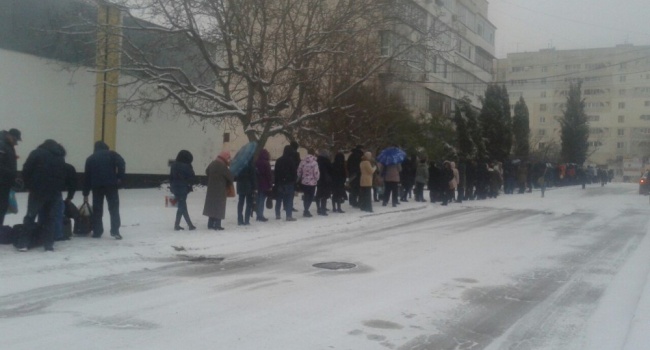 В Крыму около 300 человек получили серьезные травмы из-за гололеда