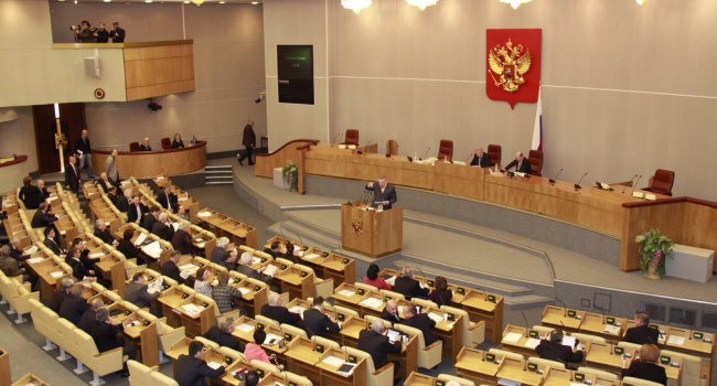 Депутати нелегітимної Державної думи відпрошувались додому «погодувати чоловіка»