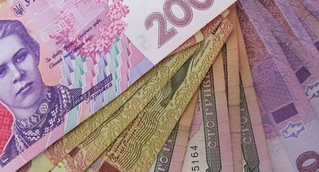 Рева пояснил, сколько украинцы зарабатывают в евро и долларах