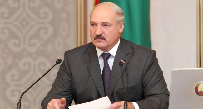 Лукашенко впускає російських "зелених чоловічків" до Білорусі