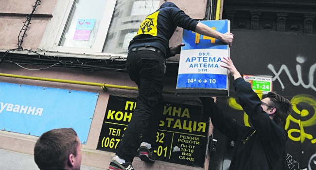 КГГА собирается потратить 2,5 миллионов гривен на замену табличек в Киеве