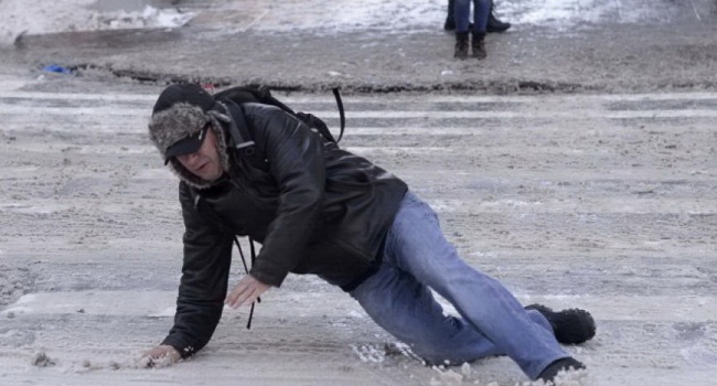 Гидрометцентр: завтра в Украине гололедица и мокрый снег