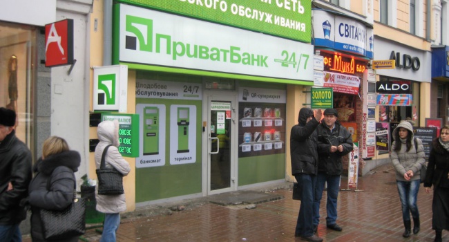 Началось: банкоматы «ПриватБанка» «атакованы» во всех городах. Наличка закончилась.