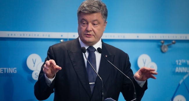 Президент прервал поездку в Германию из-за катастрофы в Авдеевке