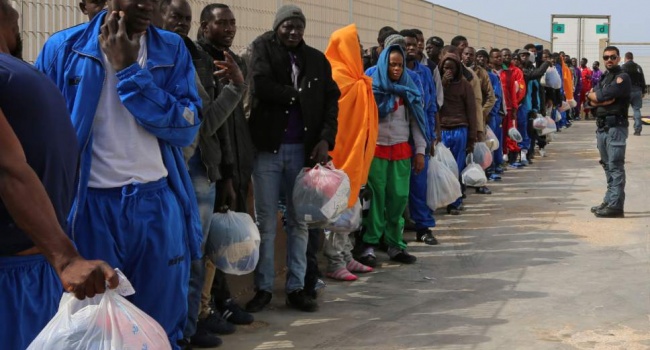 Мигранты из Африки взяли штурмом границы испанского анклава, не обошлось без жертв