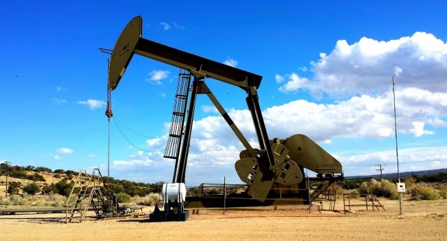 Цены на нефть начали повышаться после очередного рекордного обвала