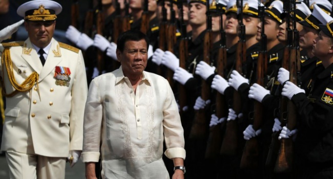 Скажений Дутерте знову набивається в друзі до Путіна Скажений Дутерте знову набивається в друзі до Путіна