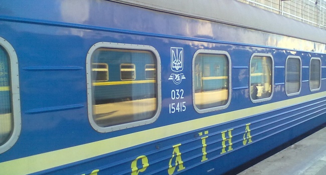 «Укрзализныця» продемонстрировала VIP-вагоны в поездах, - фото