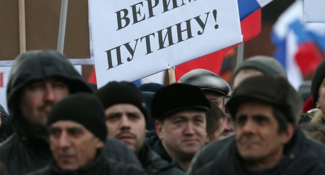 Муждабаев: россияне пытаются выжить в оруэлловском мире Муждабаев: россияне пытаются выжить в оруэлловском мире