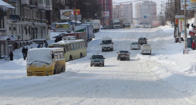 Мэр Киева распорядился убрать весь снег в столице до утра