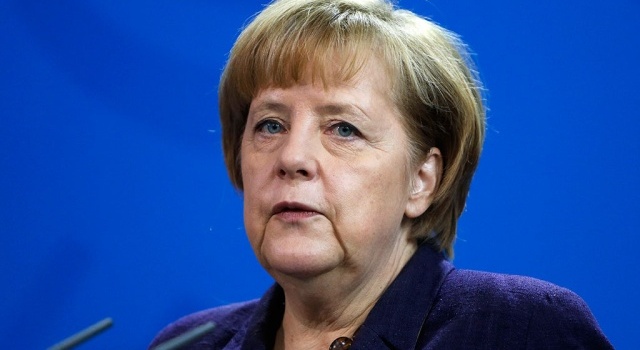 Меркель заявила об ускоренной процедуре выдворения мигрантов из Германии