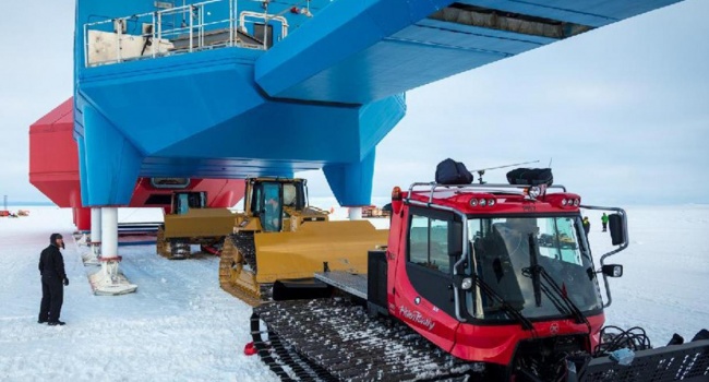 Огромная трещина в леднике угрожает исследовательской станции в Антарктике
