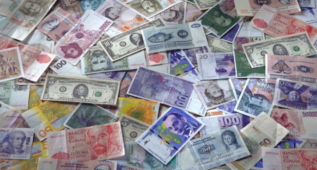 Bloomberg назвал худшую валюту мира по итогам 2016 года. На удивление это оказалась не гривна
