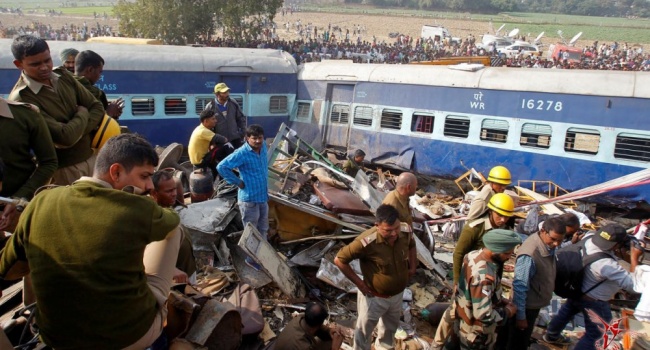 Растет число жертв в результате крушения поезда в Индии